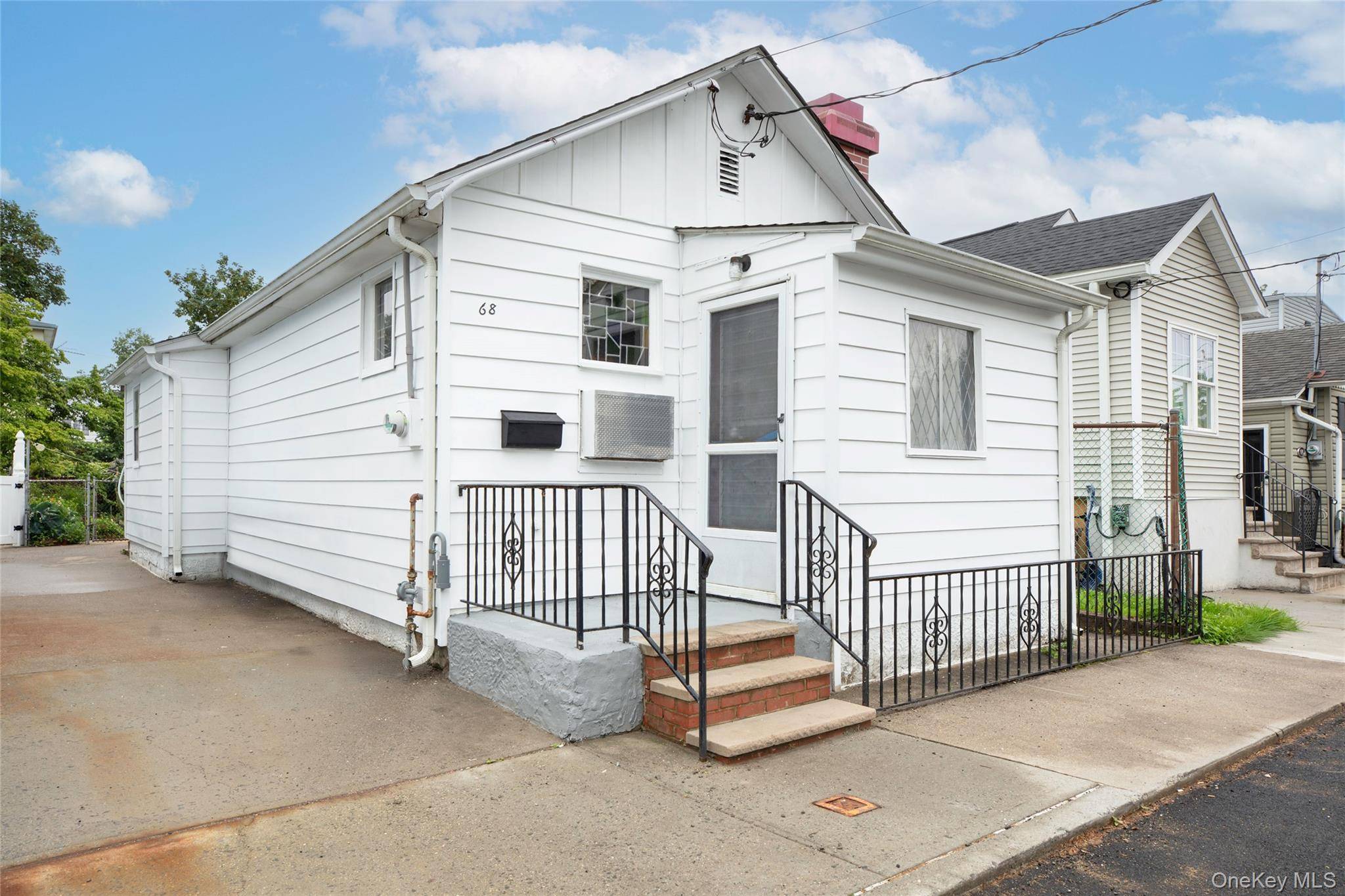 Charming City Island Cottage Move In Ready !