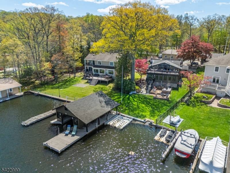 A rare opportunity to own a beautifully positioned flat lakefront property in Northwood, located in sought after Henderson Cove on Lake Hopatcong.