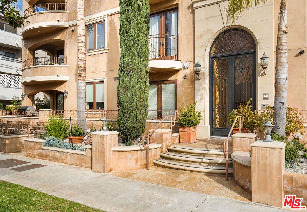 420 S HAMEL RD 3BR Beverly Grove La