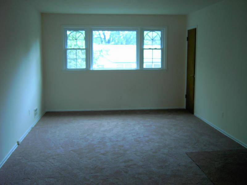 Welcome to 139 Hunt Ave, a well maintained 2 family home.