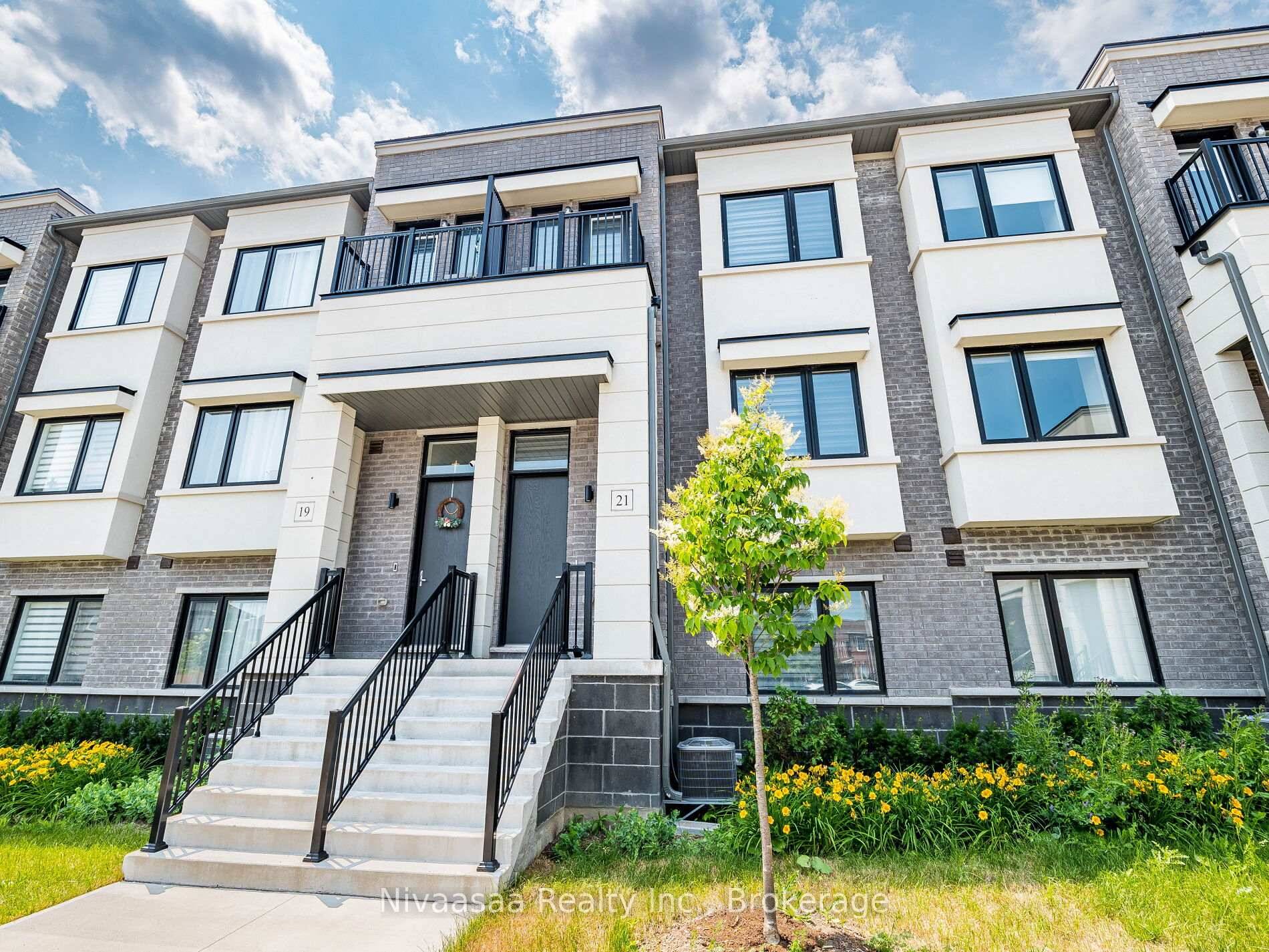 21 Lambert Lane is a newer townhouse in the growing community of Bolton East.