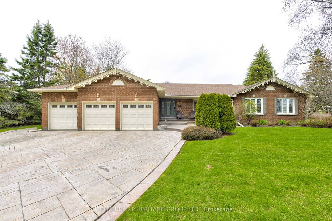 Rarely offered sprawling bungalow in prime King City, set on an impressive 131 x 261 ft lot just a 10 minute walk to the GO Station and minutes to Hwy ...