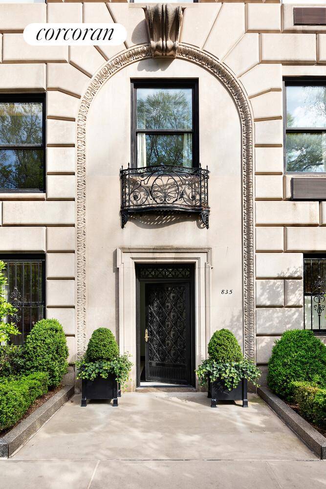 There exists but a very limited number of grand duplex maisonette apartments in Fifth Avenue's finest buildings.