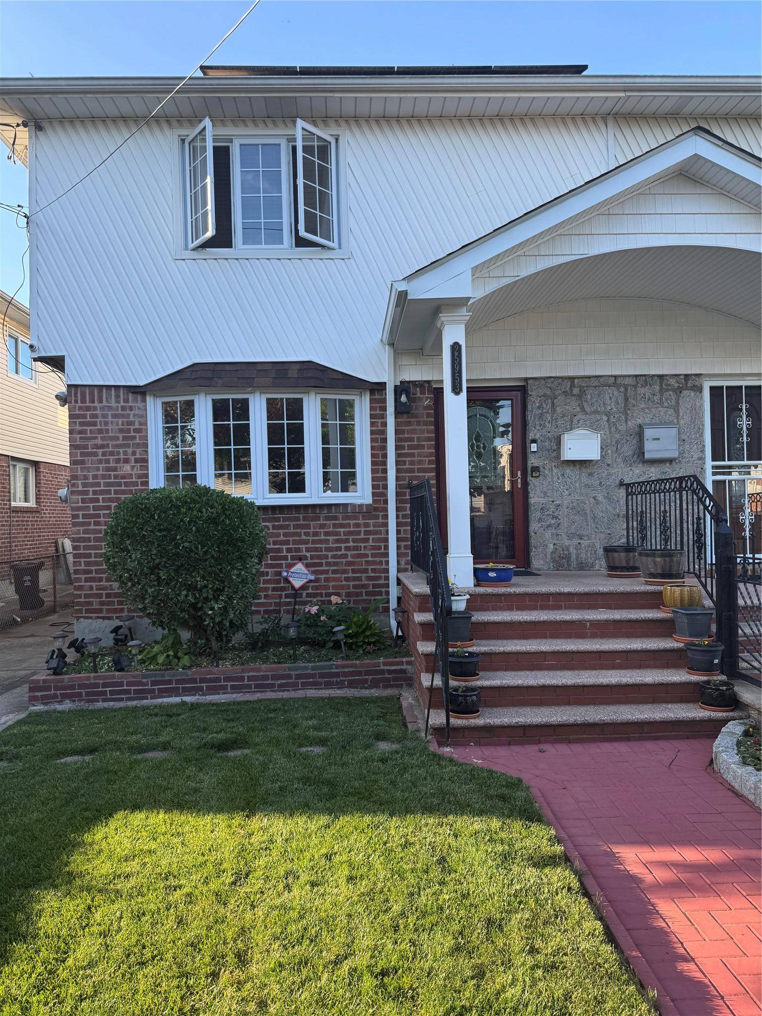This is a beautiful semi attached single family home will get your attention The freshly painted walls and renovated hardwood floors speak volumes.