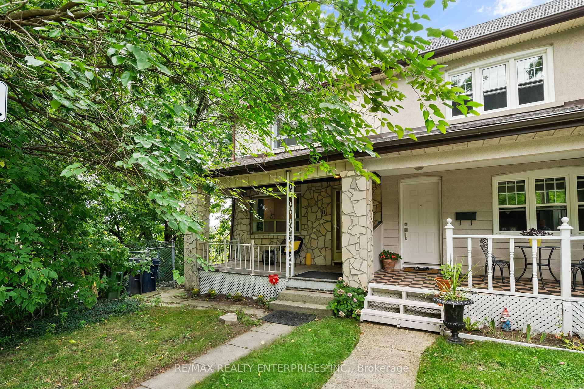 Set on a private lane in Lambton Baby Point, this semi detached home offers something truly rare in the city a family friendly street where children can safely ride bikes, ...