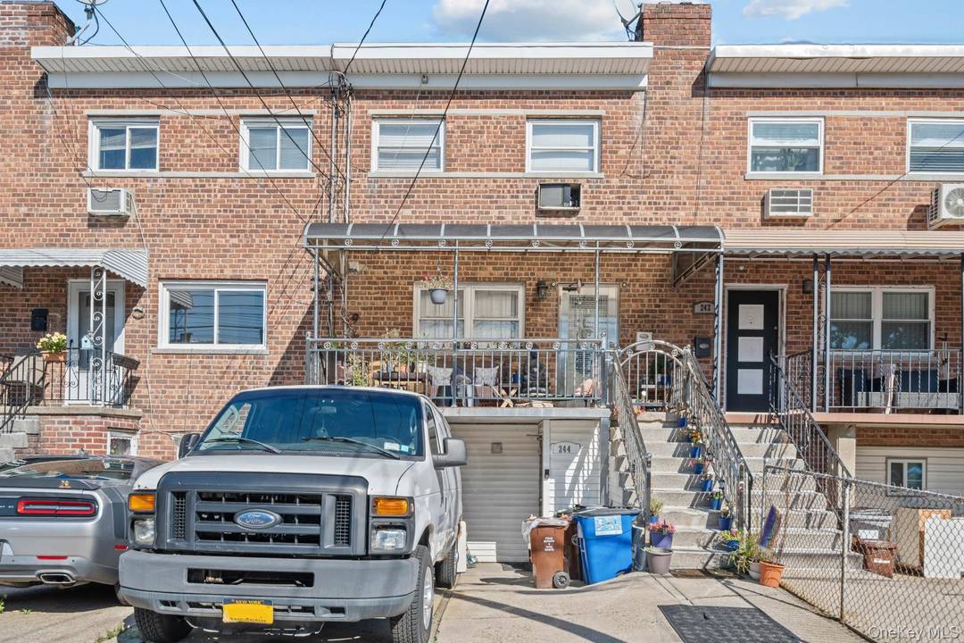 Don t miss this spacious 3 bedroom duplex in the heart of Throgs Neck !