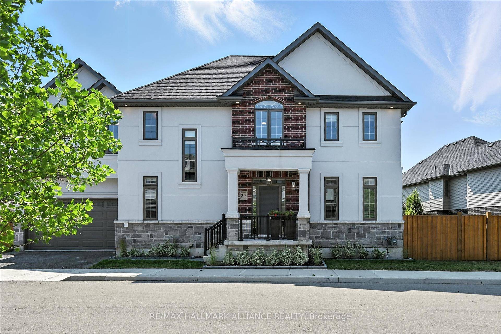 Welcome Home ! Built in 2021 in a beautiful, family friendly neighbourhood, this gorgeous home offers the perfect blend of modern design and thoughtful functionality.