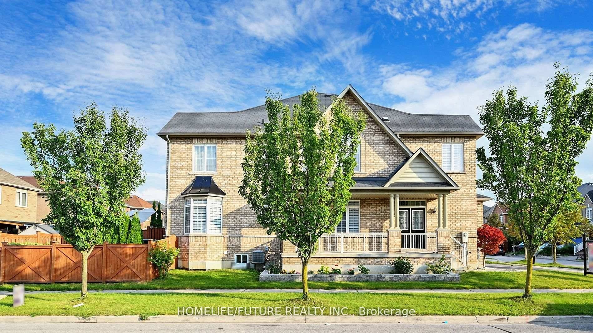Beautifully maintained corner home in the high demand Cedarwood Community at Markham amp ; Steeles.