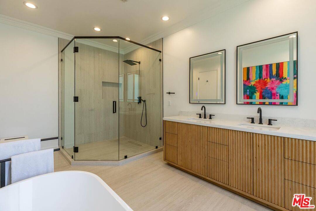 560   Chalette Dr 5BR Beverly Hills Post Office | B.H.P.O. La
