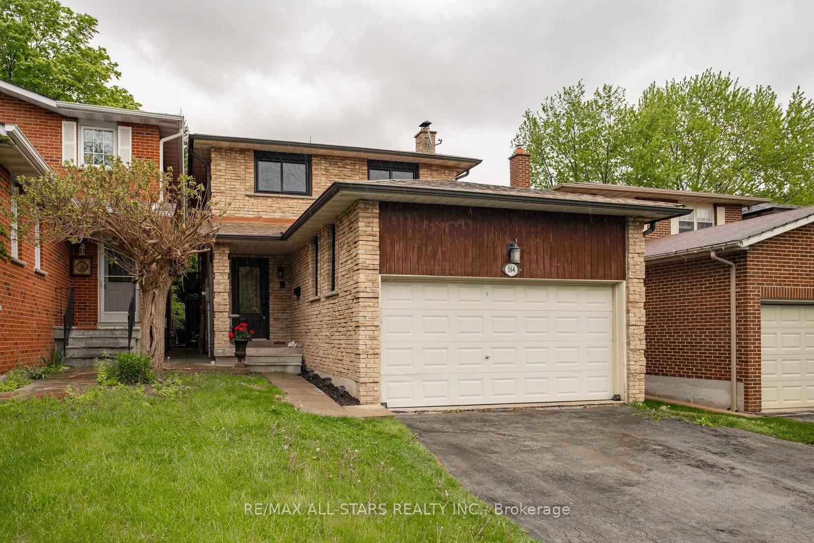 Welcome to this warm and inviting home nestled in the heart of the family friendly Sherwood Amberglen community !