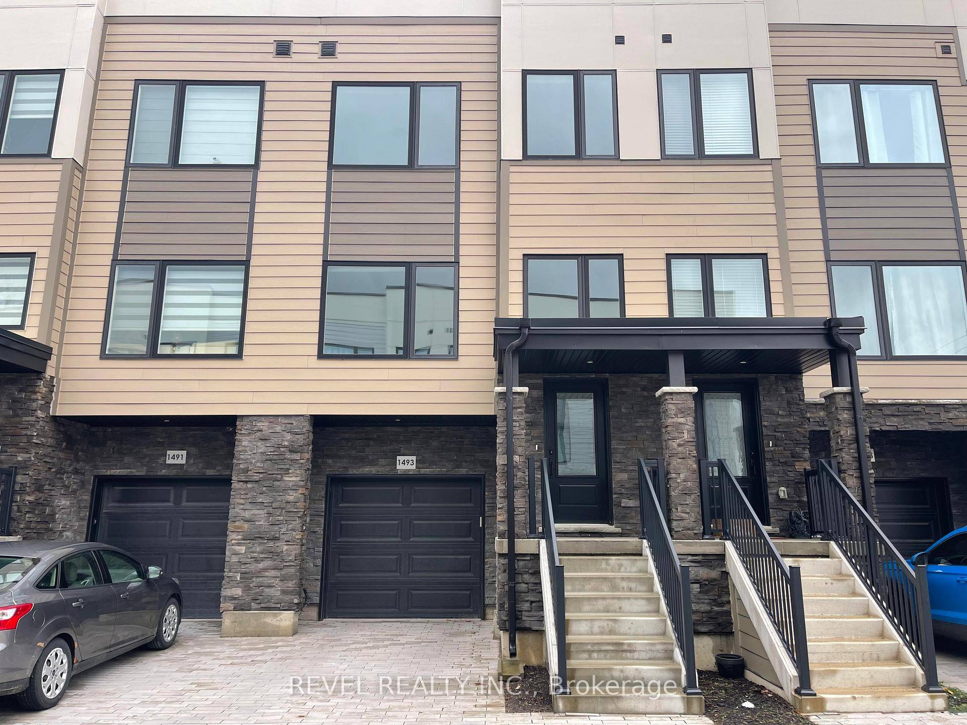 Welcome to this modern and spacious 3 storey townhome, just 3 years old.