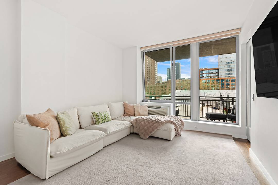 Sun soaked and move in ready, this stunning one bedroom, one bathroom home delivers the very best of modern West Chelsea living complete with a private balcony, premium finishes, and ...