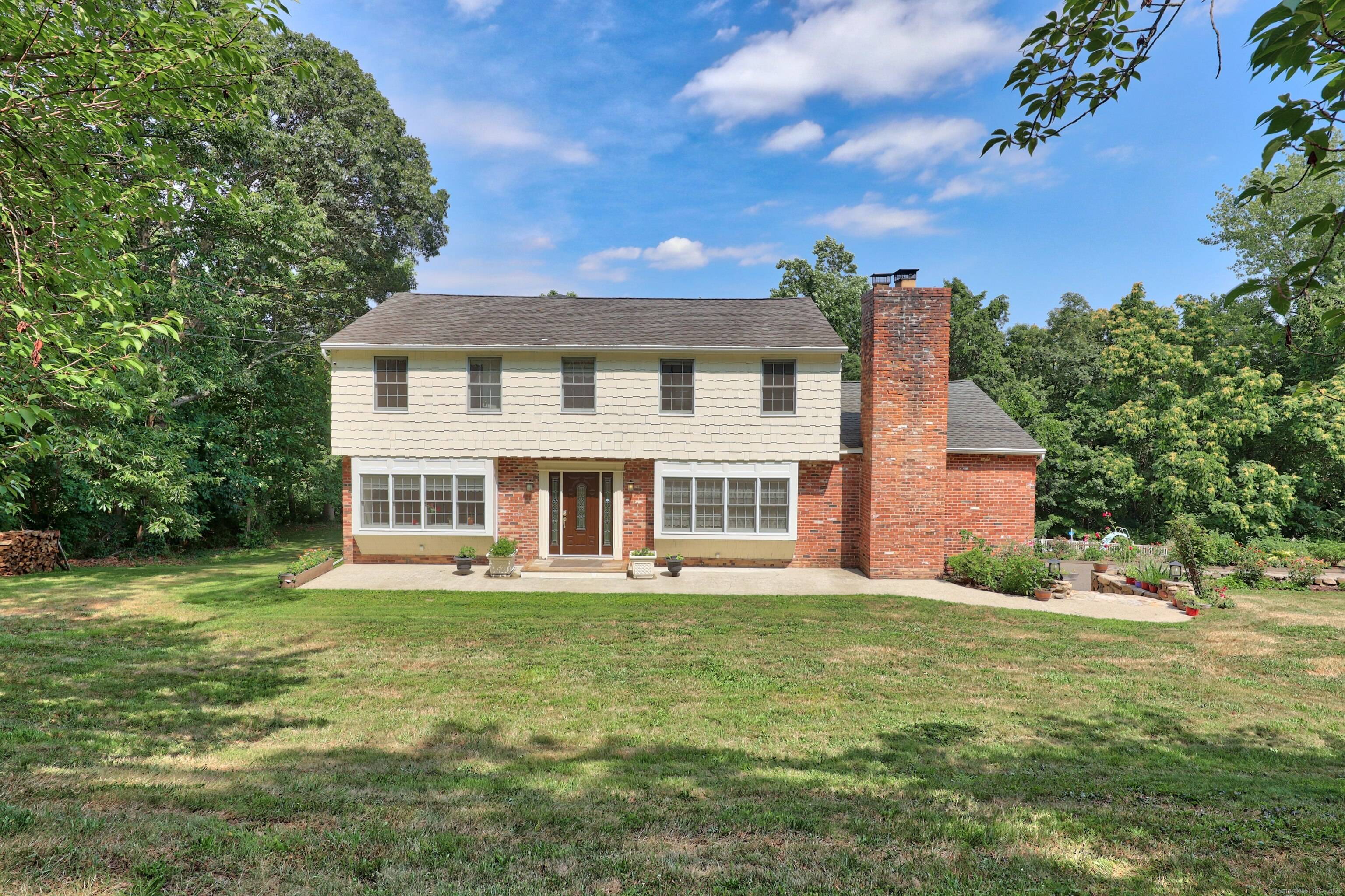 Hidden Gem in Woodbridge Where Nature, Comfort Elegance Align Welcome to a private paradise tucked away on a peaceful, tree lined road in sought after Woodbridge.
