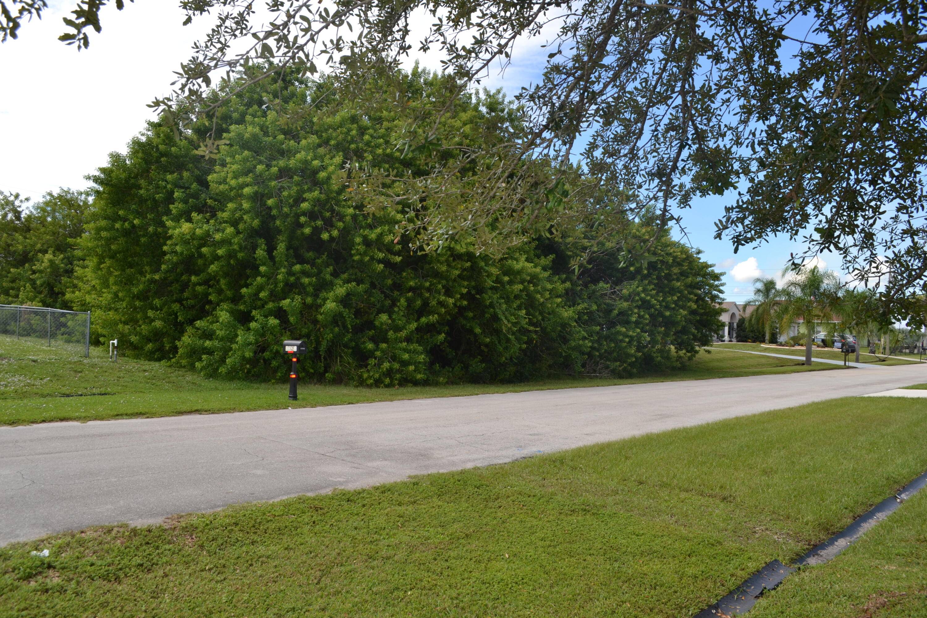 Build your dream home on this lot in non HOA development off SW Becker.