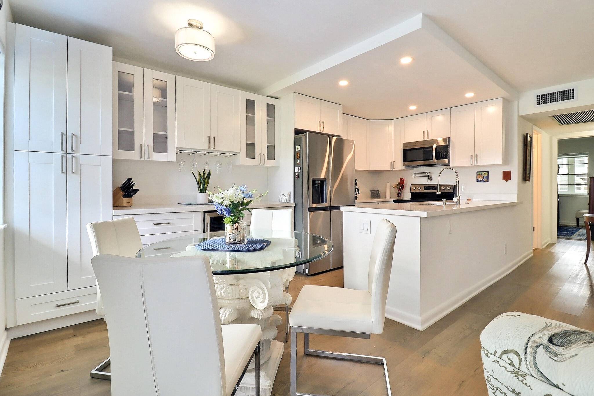 BEAUTIFUL NEWLY UPGRADED FIRST FLOOR 2 bedroom and 1.