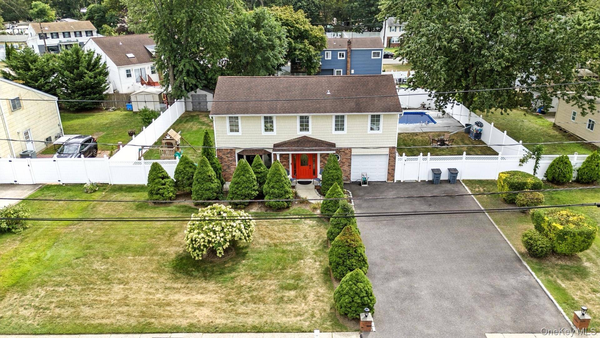 Welcome to 86 Riddle Street a beautifully maintained and spacious home in the heart of Brentwood !