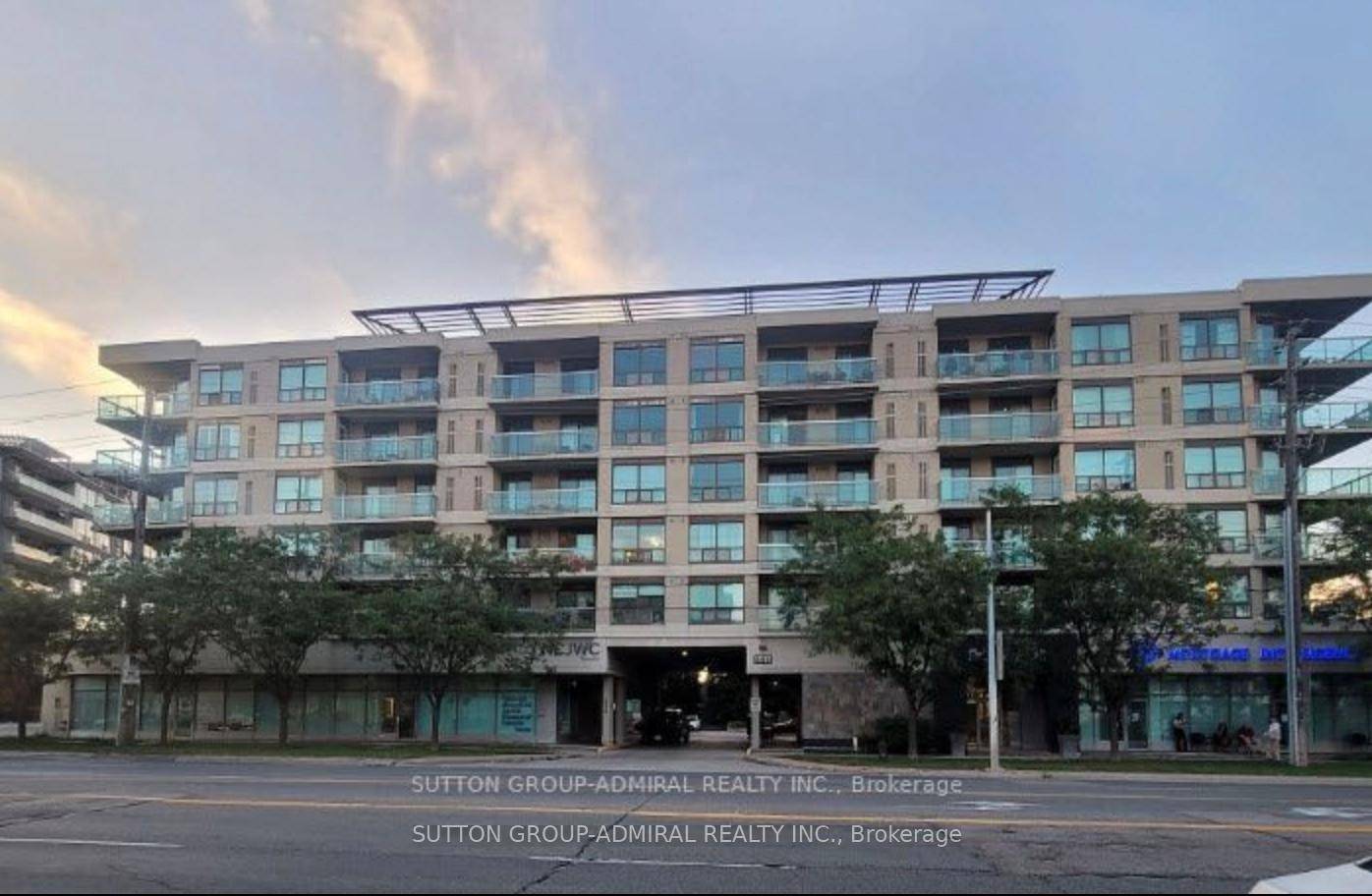 2 Bedroom, 2 Bathroom Suite with Parking and Locker.