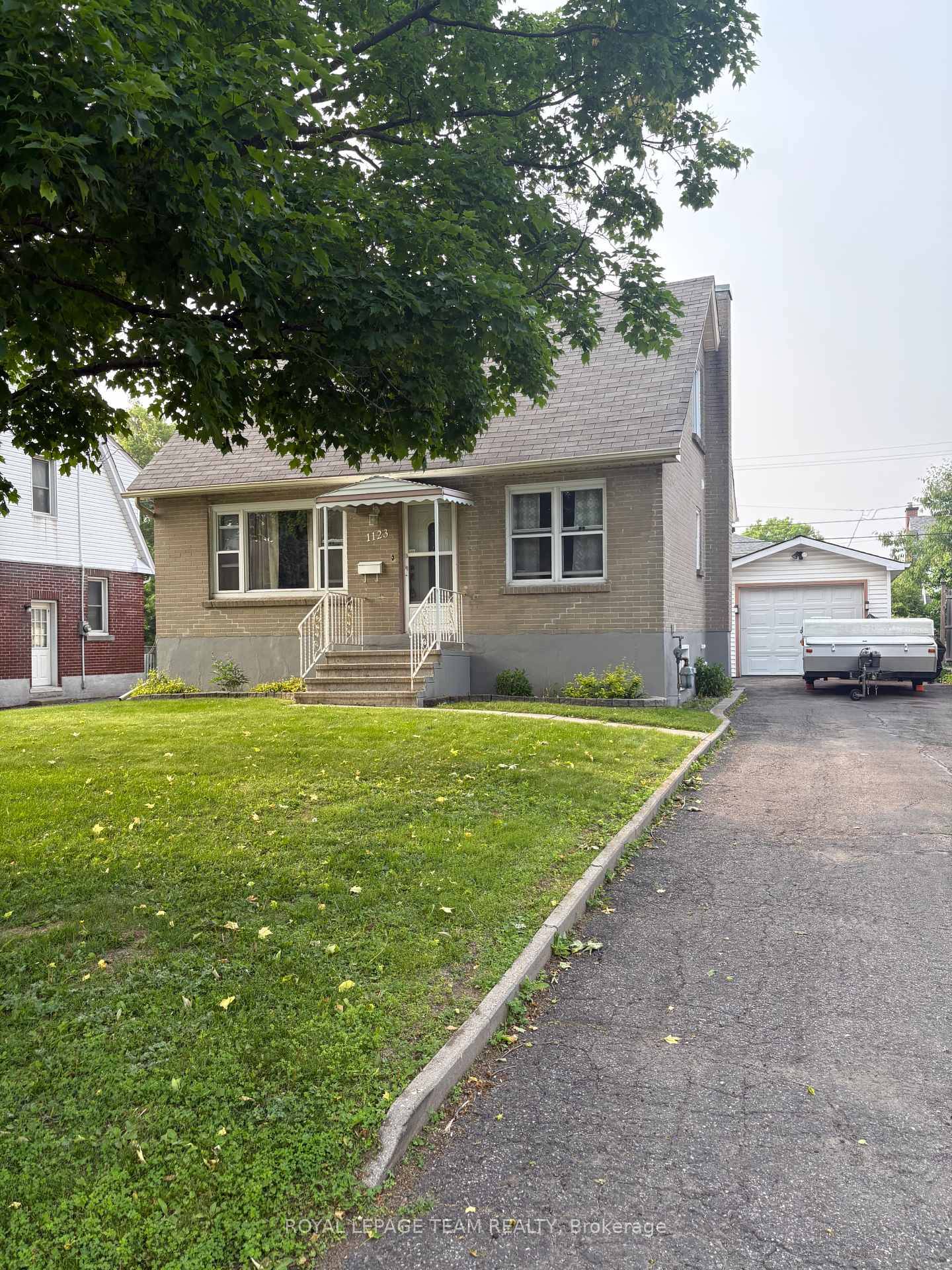 Welcome home to 1123 Secord Ave !