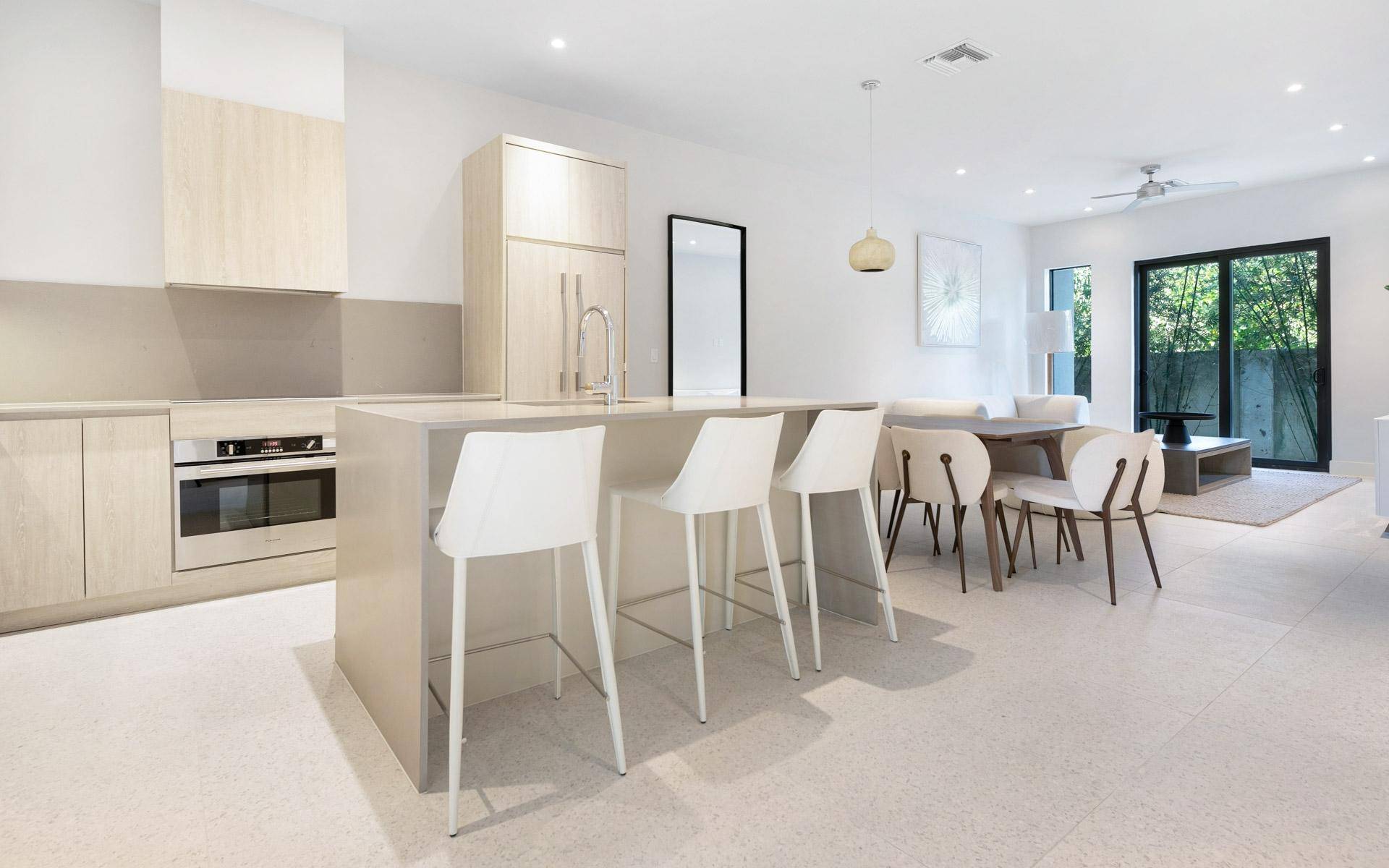 WESTEND Condo New-Providence