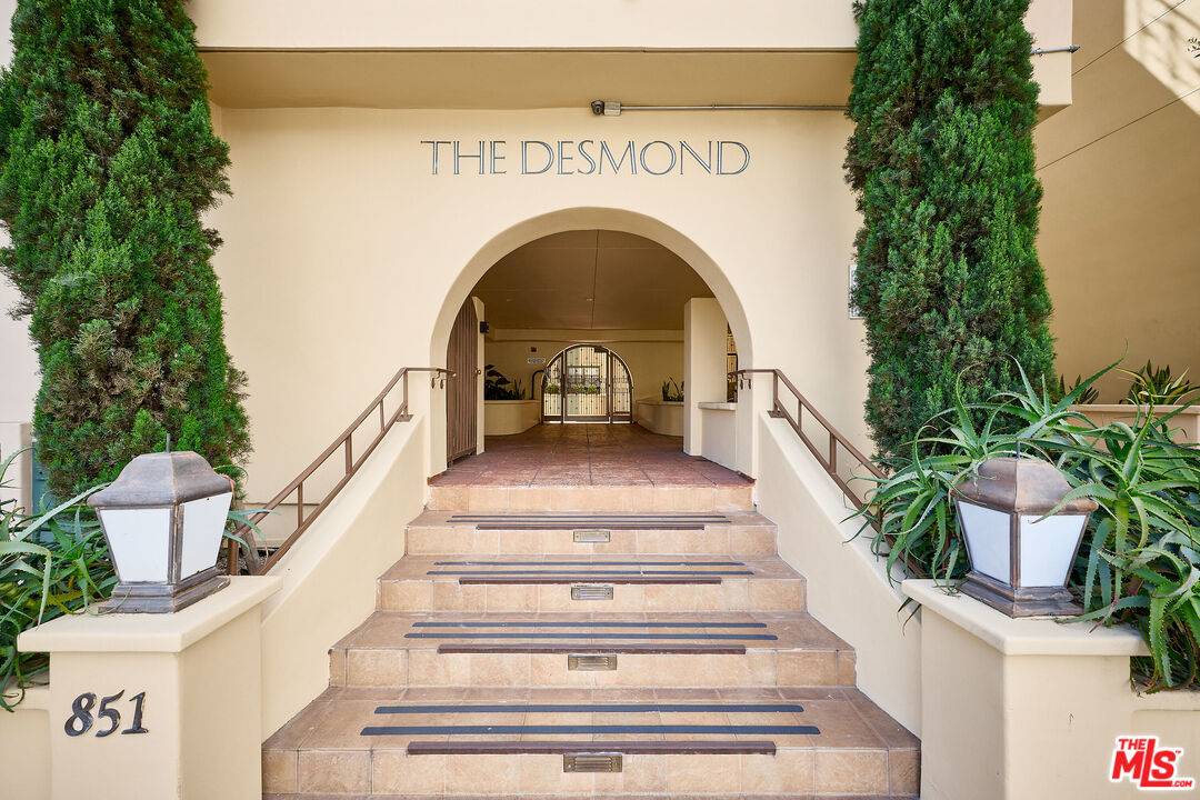 851  N San Vicente Blvd 2.0 Sunset Strip LA