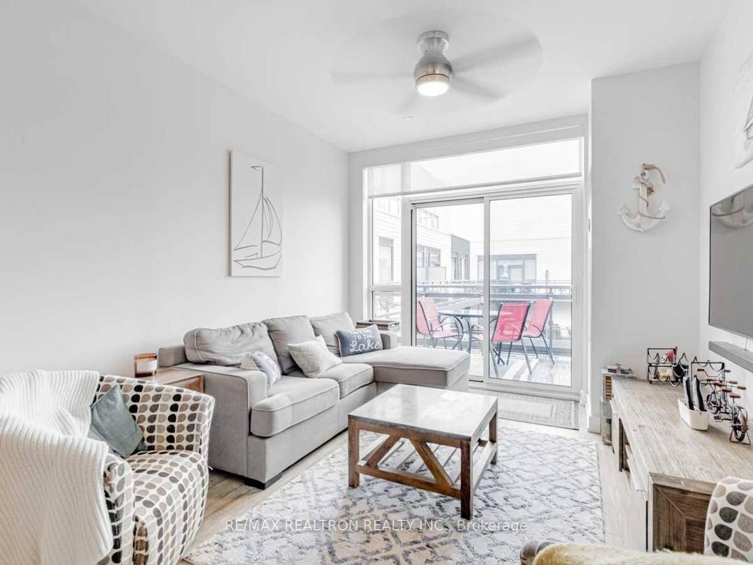 Stunning Penthouse at Harbour Flats D Fully Furnished amp ; Family Friendly Experience the ultimate Friday Harbour lifestyle in this beautiful top floor penthouse overlooking a peaceful courtyard.