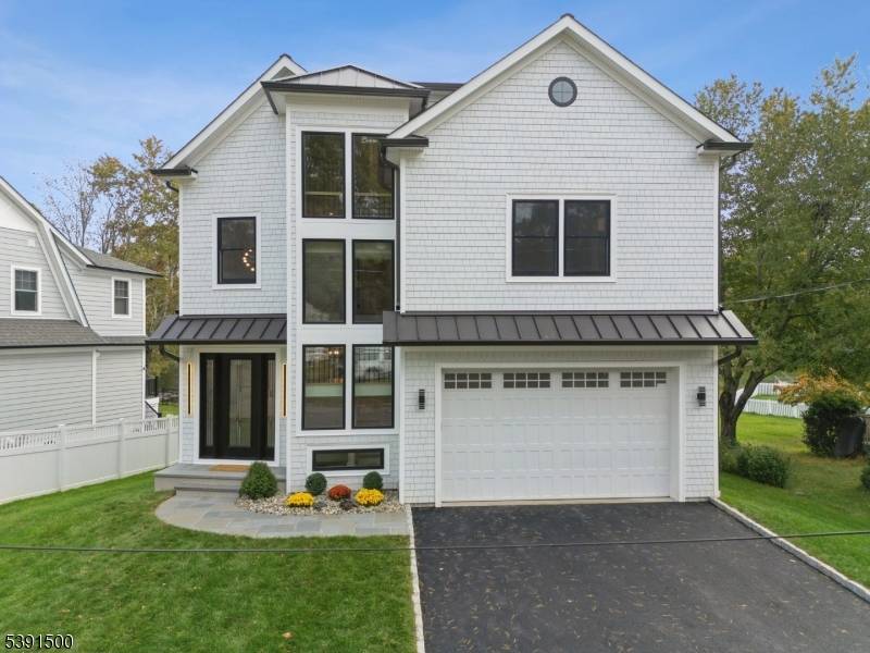 BRAND NEW CONTRUCTION ! Your dream home finally comes true !
