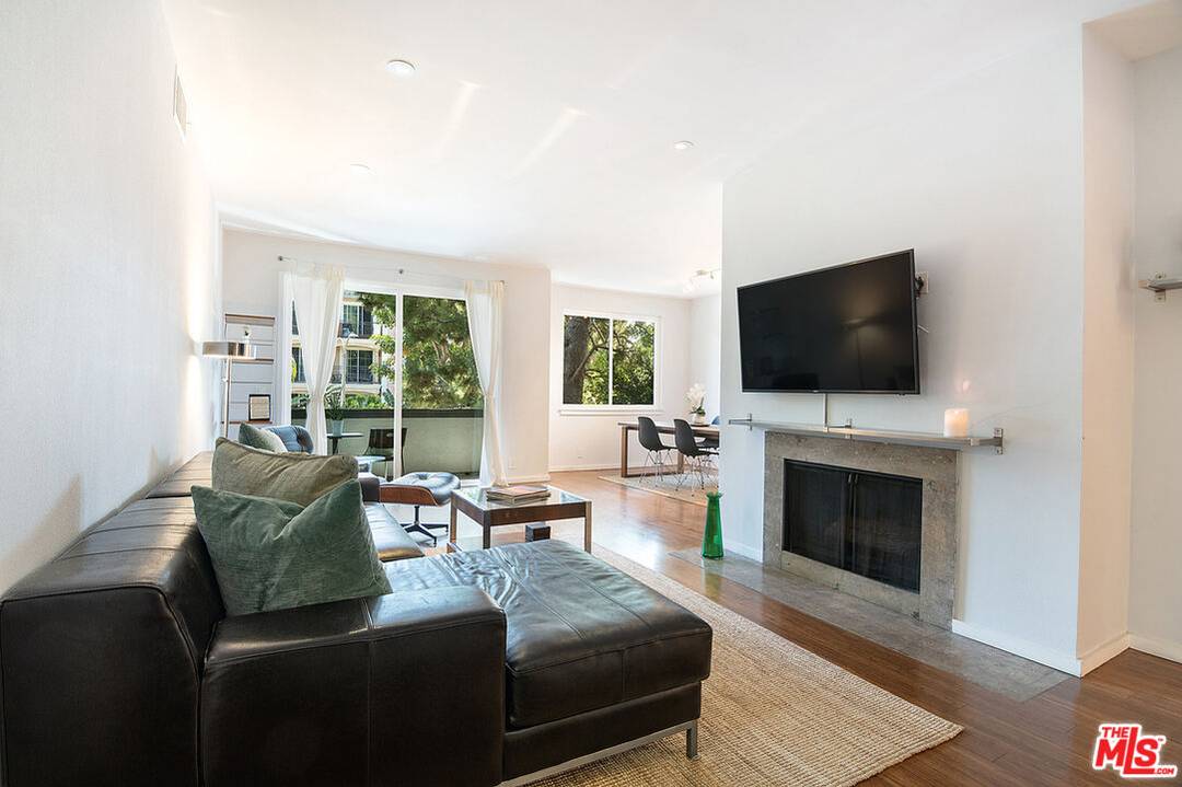 306   Bora Bora Way 2BR Marina Del Rey La