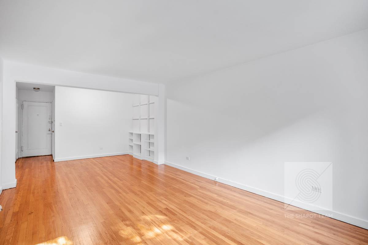Urban Retreat in Bucolic Hudson Heights Apartment 3E is an expansive one bedroom, renovated residence that offers a gracious and easy layout.