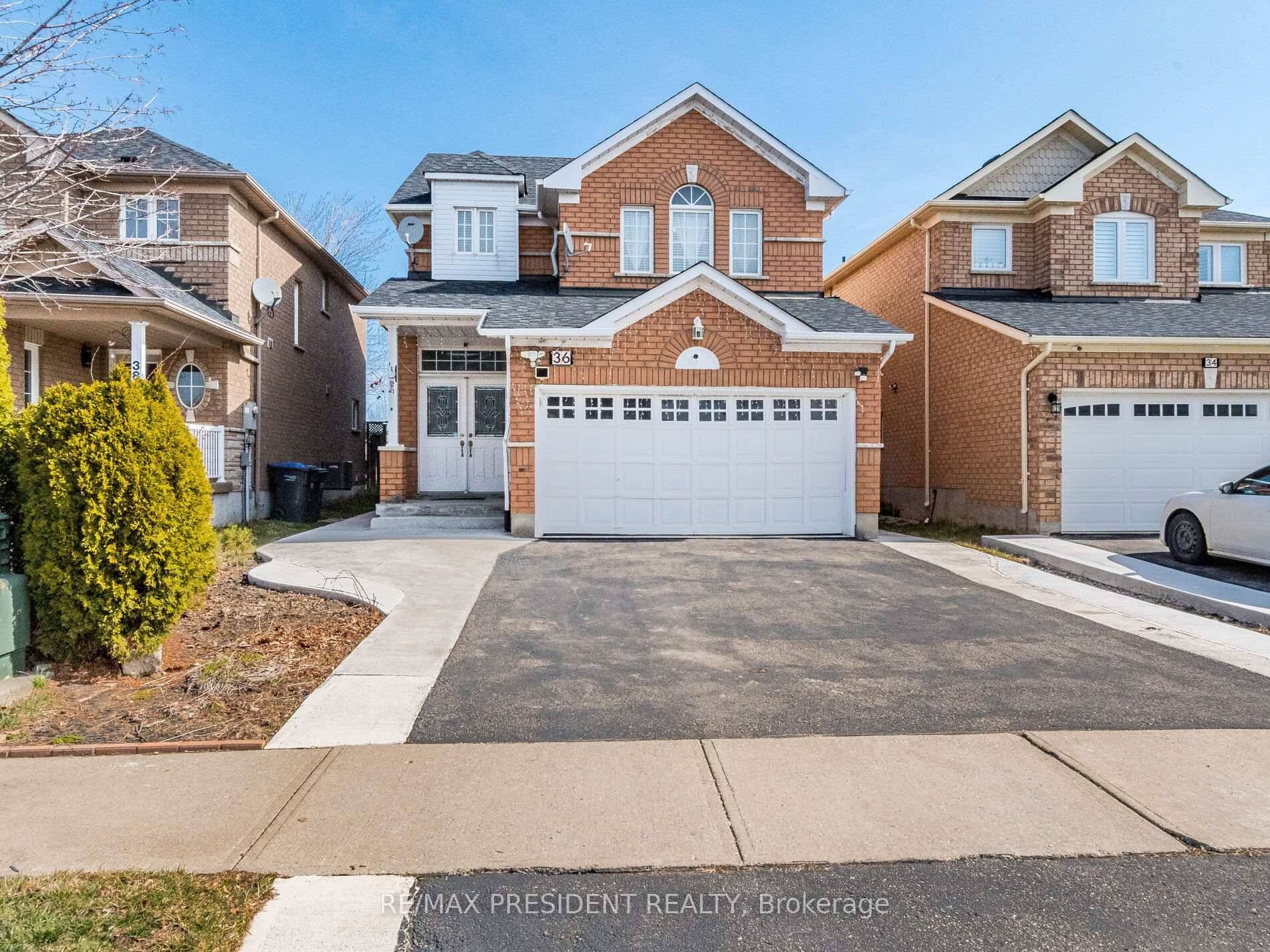 Located in a prime neighborhood this well maintained upper level offers 4 spacious bedrooms and 2 full washrooms.