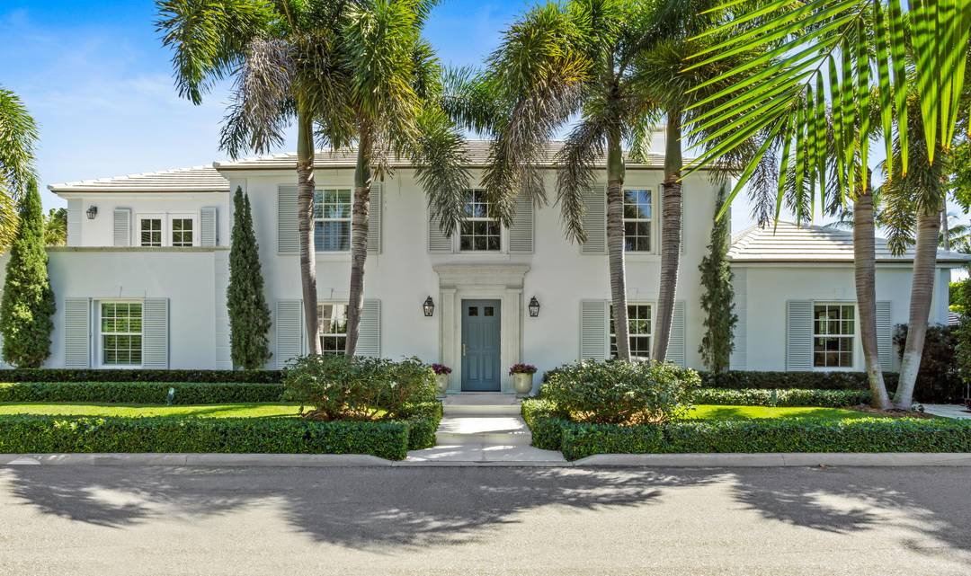 Beautifully renovated and furnished 4 BR, 3.