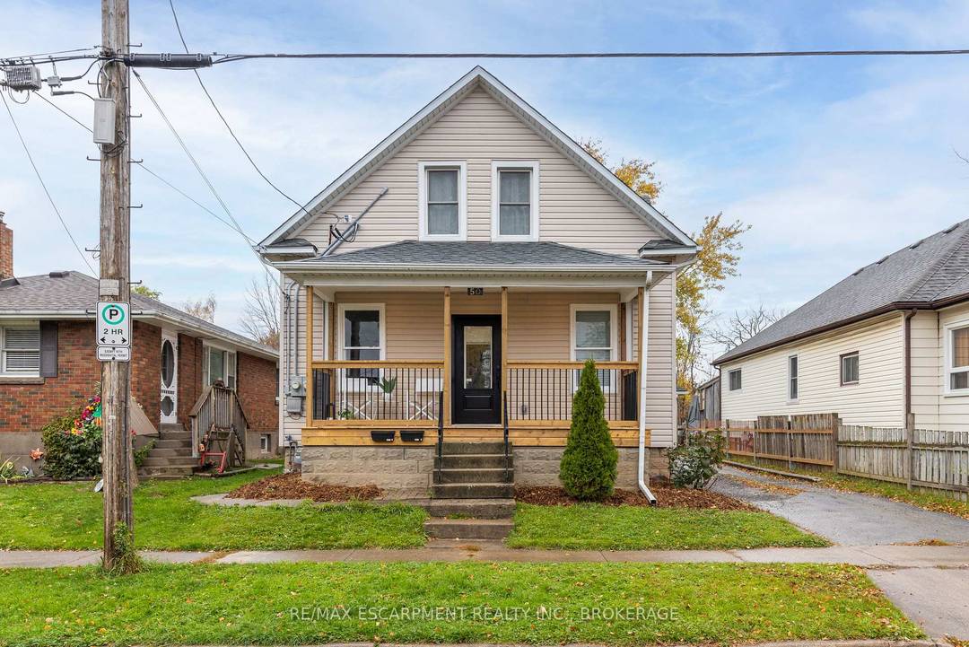 Excellent duplex opportunity in the heart of Welland !