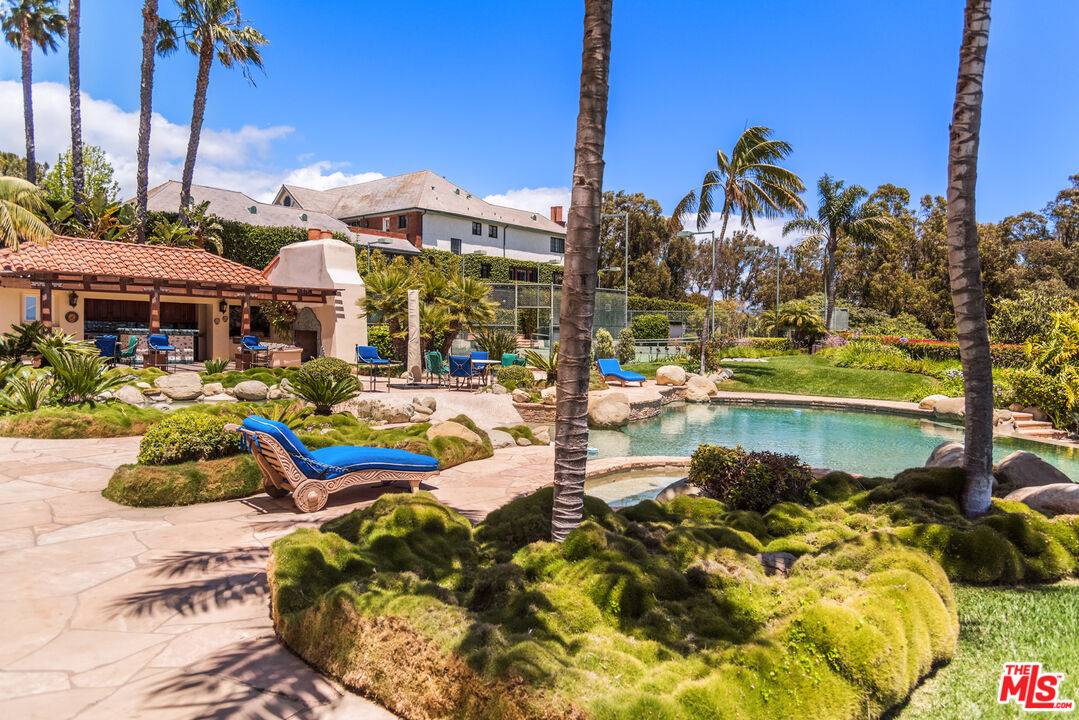 7160   DUME DR Malibu LA