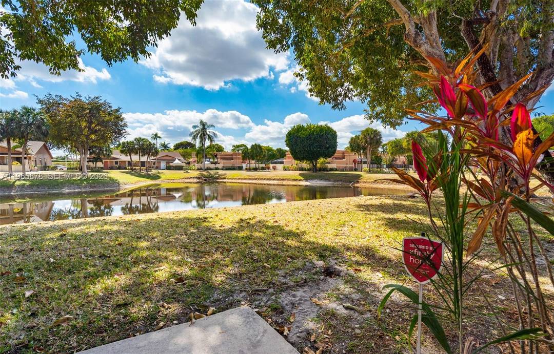 This well maintained waterfront townhouse is located in the Seven Springs community in Greenacres and offers 3 bedrooms, 3 bathrooms.