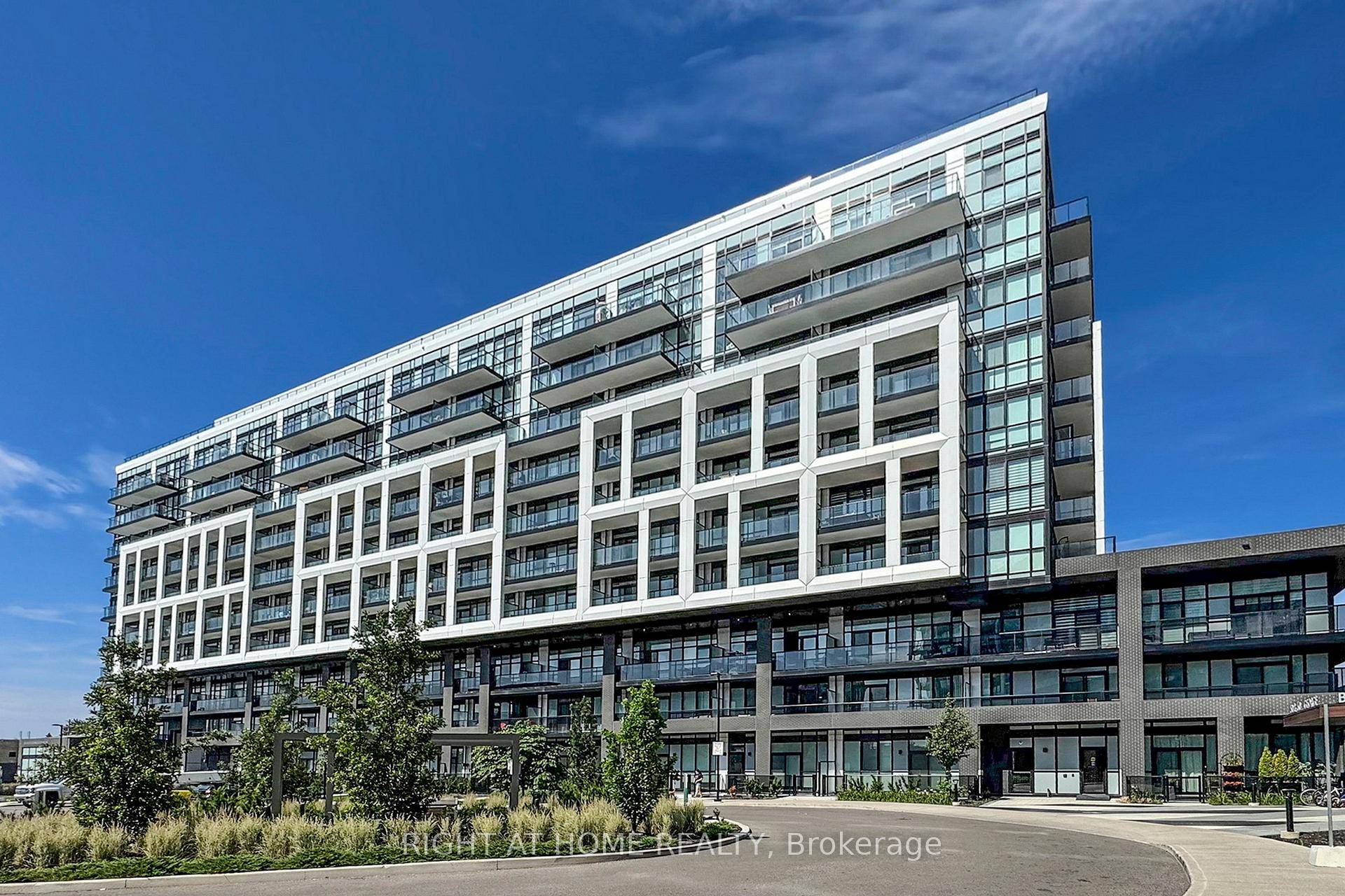 Welcome to this stunning 1 bedroom plus den 548 sqft condo including one parking space and a convenient storage locker Located in the heart of Downsview Park, where urban living ...
