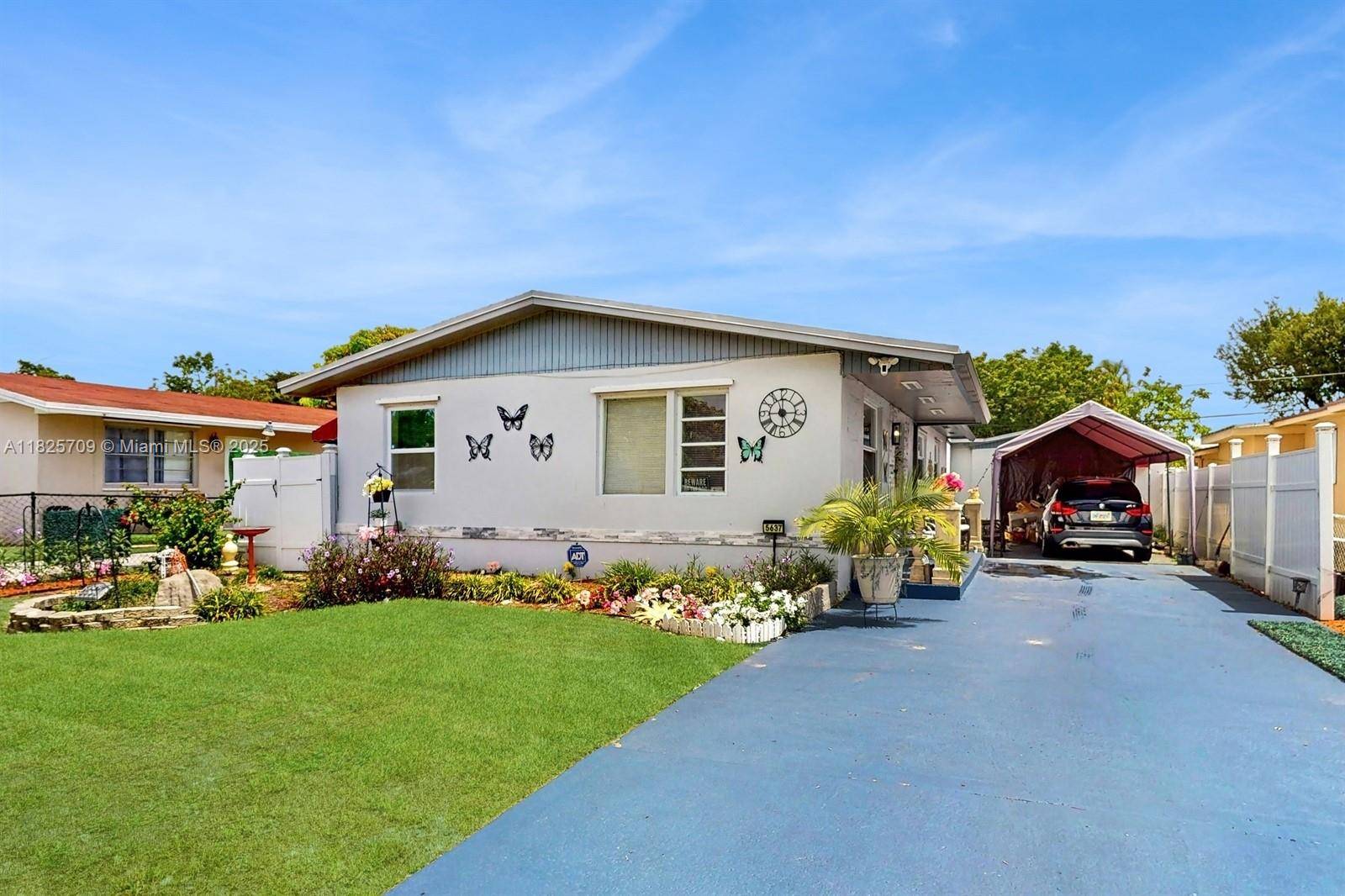 A charming ranch style home with an open concept, located in the neighborhood of West Park just 3 blocks north of County Line Rd.