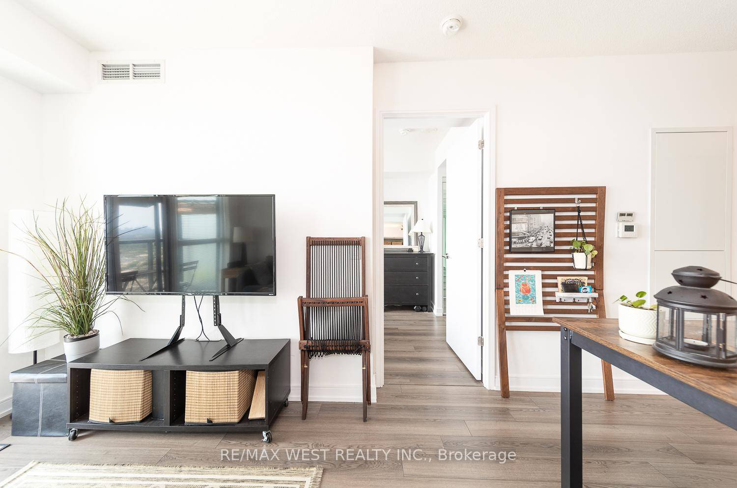 Welcome to Unit 2608 at 20 Thomas Riley easily one of the best one bedroom suites in the building.