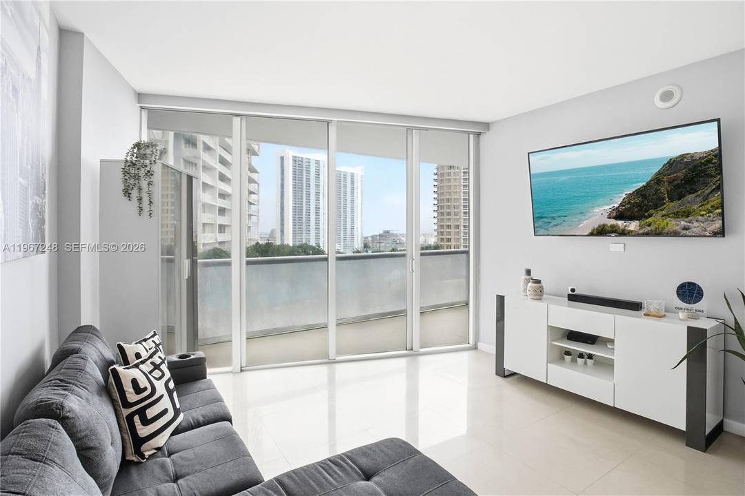 Stunning 1BD 1BA at ICON Brickell Tower II designed by Philippe Starck.