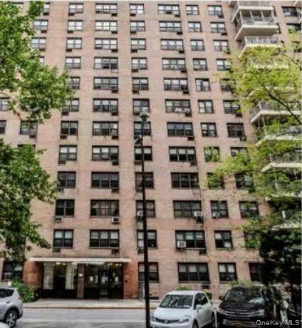 The heart of downtown flushing 1 bedroom 1 full bath with the large balcony, large living room, and walking distance to transportation, restaurants, and supermarkets, convenience to all, beautiful neighborhoods ...