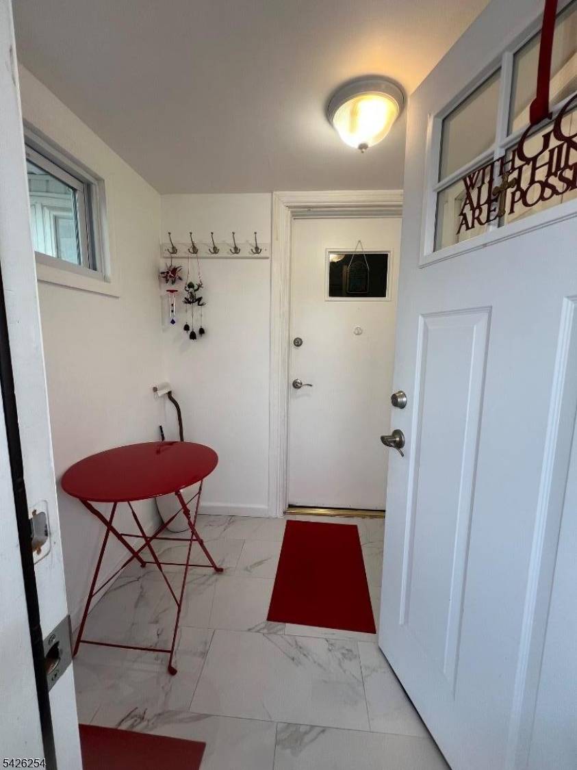 Move in ready 4 bed Parkview style home in Carteret !