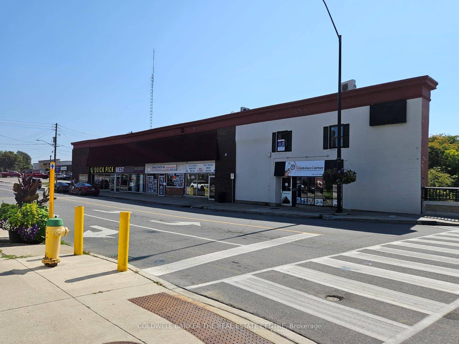 Priced to Sell ! ! ! DW Zoning allows many uses Retail, Food, Grocery, Medical, Art and More !