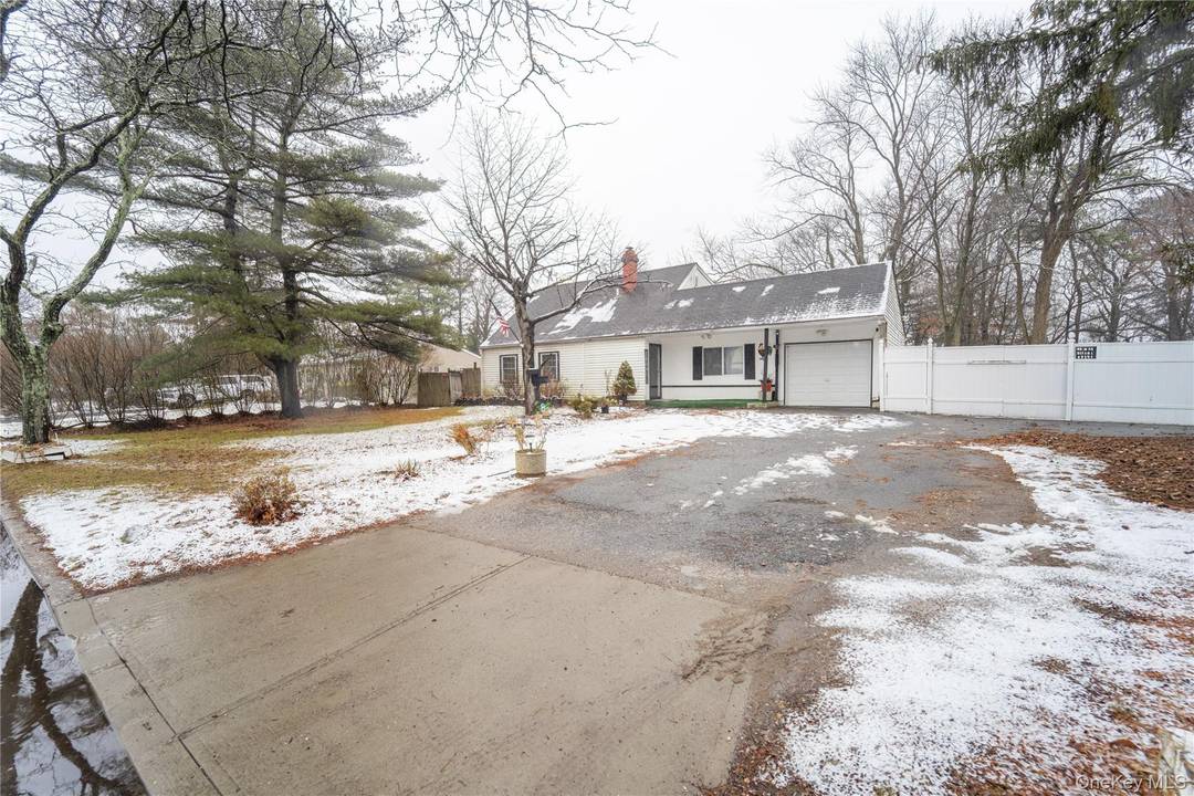 Welcome to this lovely Cape Cod style home featuring 5 bedrooms and 1 full bath on the main floor.