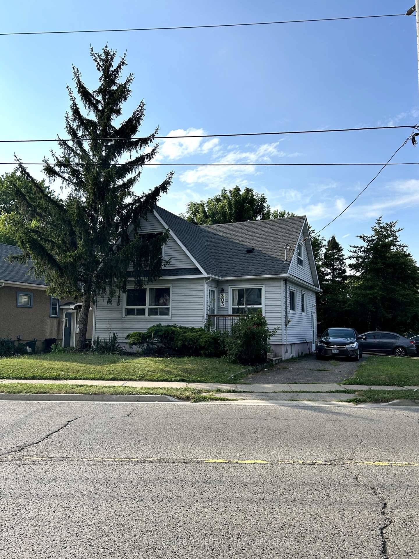 Bright, clean, and cozy second floor one bedroom unit in a well maintained duplex perfect for a single tenant.