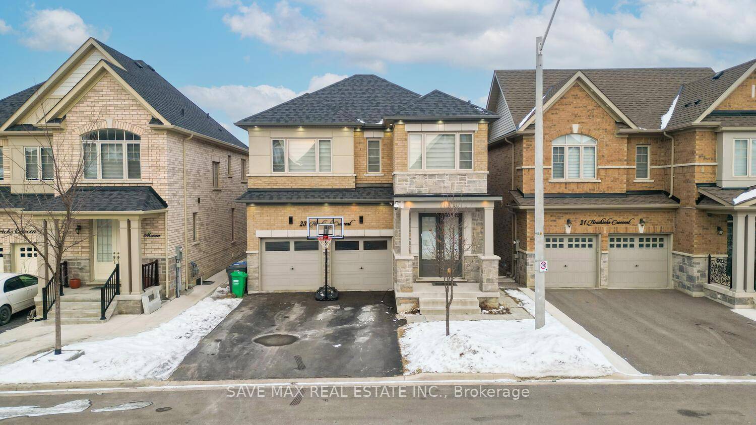 Stunning 4 bedroom, 5 washroom detached home on a premium 38x100 ft lot in the sought after Fletchers West community.