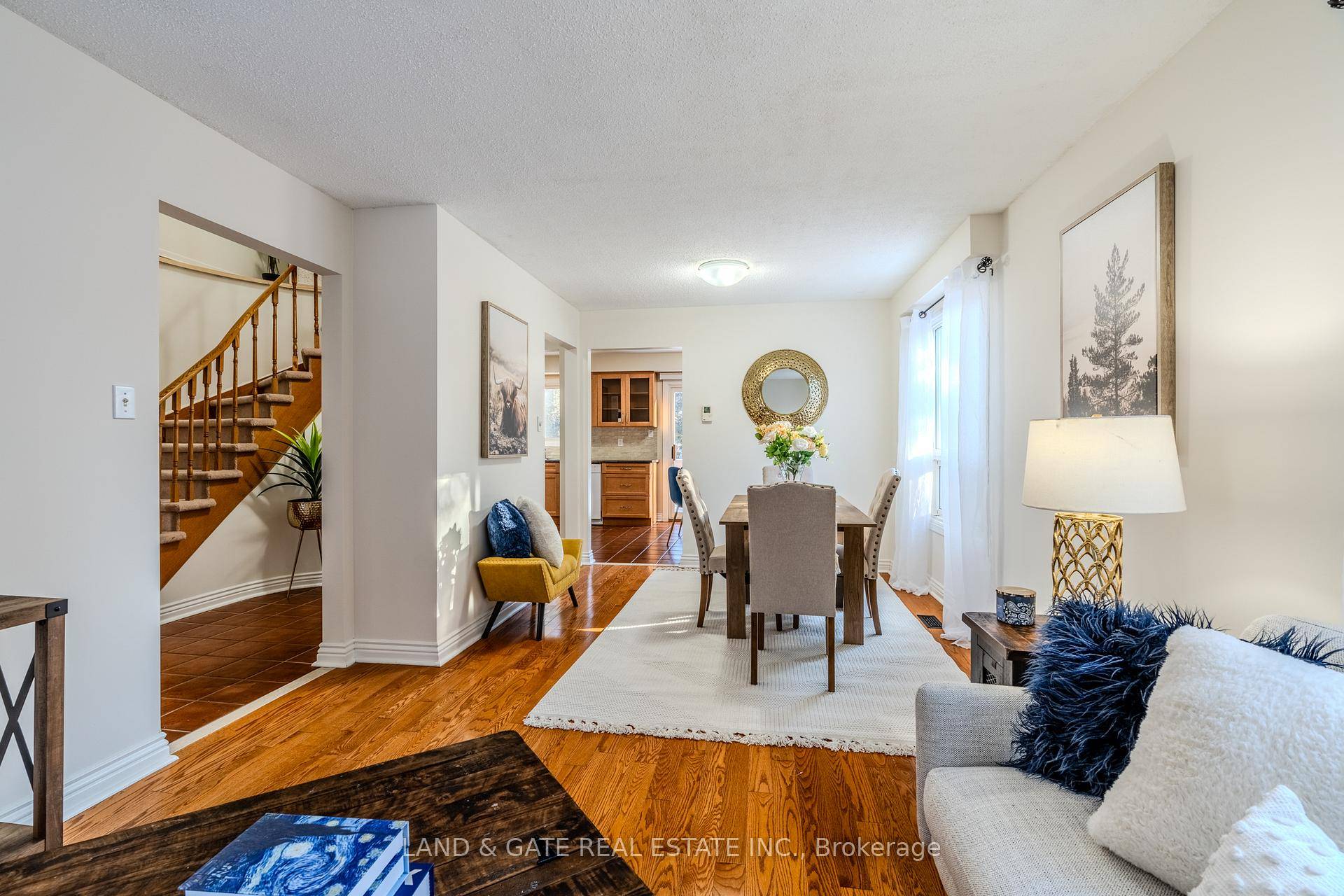 Welcome to this charming detached 2 storey home, offering a perfect blend of comfort and convenience.
