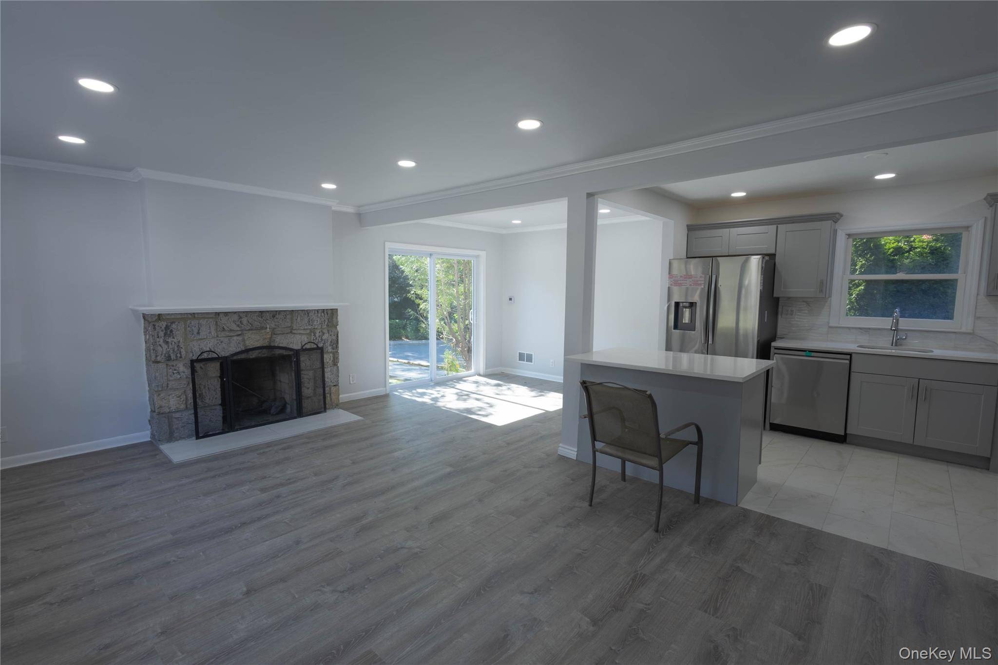 416 Bronxville Rd, Bronxville, NY 10708 Newly Renovated Move in ready, 3 Spacious Bedrooms, 2 Modern Bathrooms Brand new kitchen with stainless steel appliances amp ; quartz countertops Bright open ...