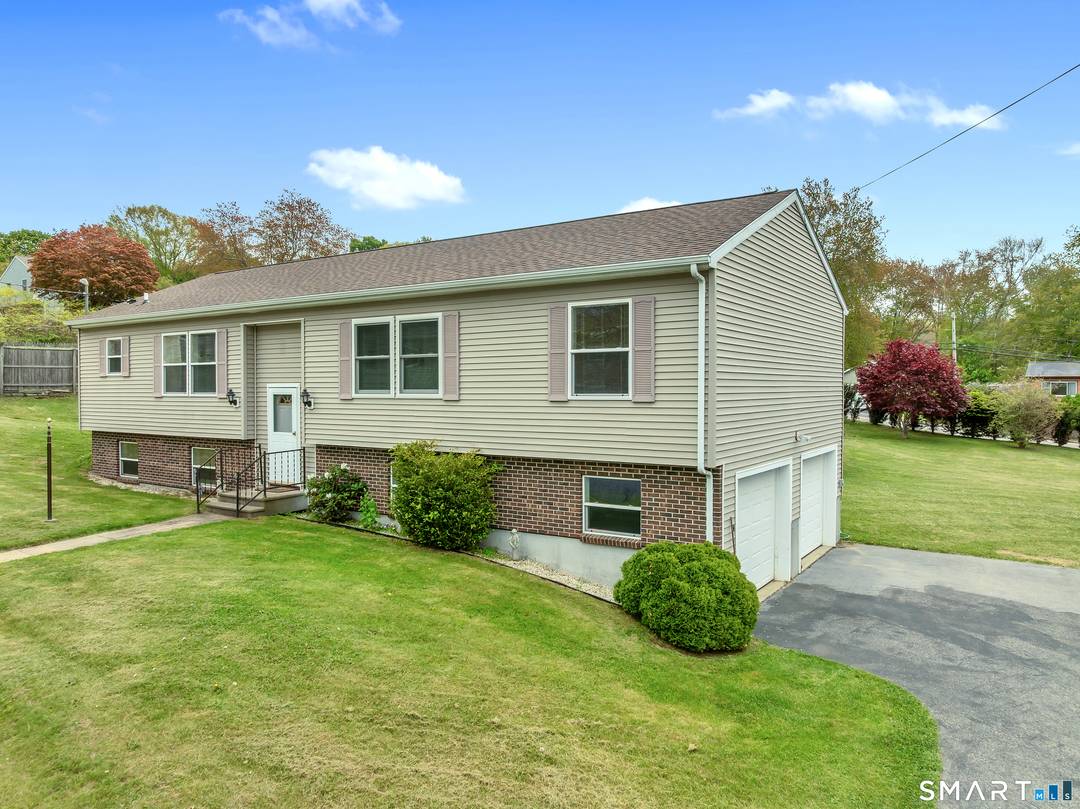 Welcome to Waterford's sought after Avenues neighborhood !