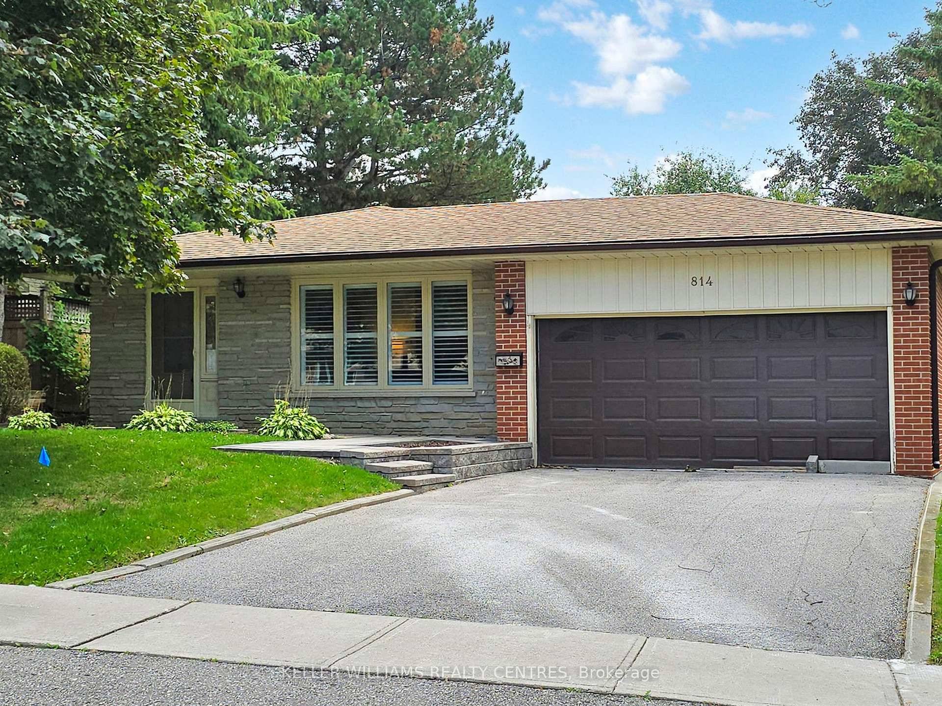 Charming bungalow, ideally situated in one of Newmarket's prime neighbourhoods.