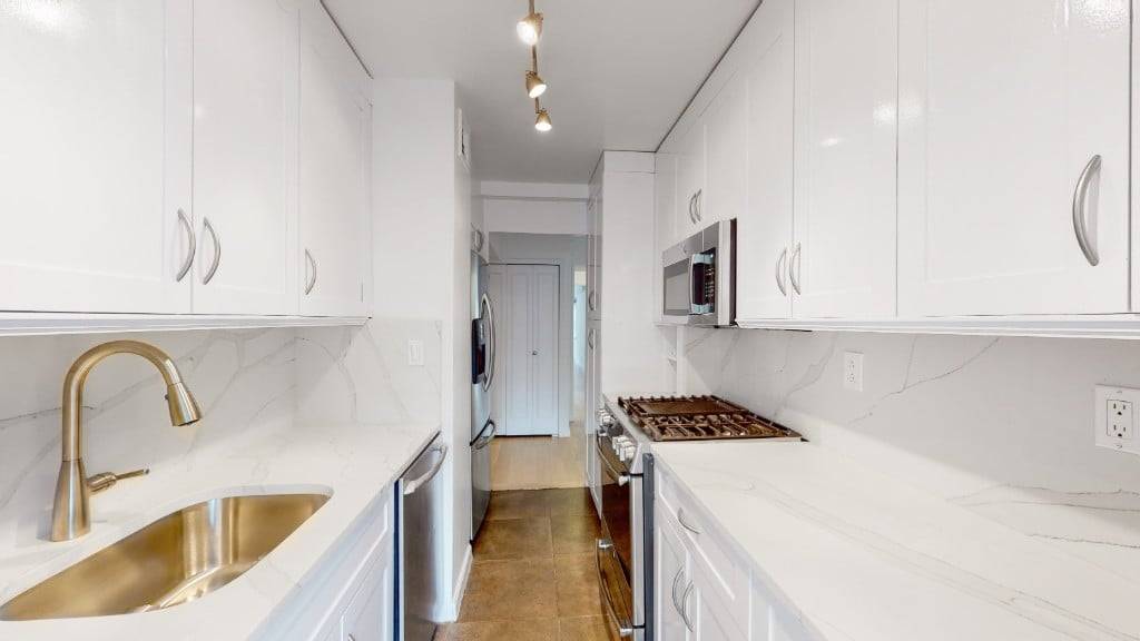 Renovated 1, 350 sqft true two bedroom, two bathroom apartment in Midtown East.