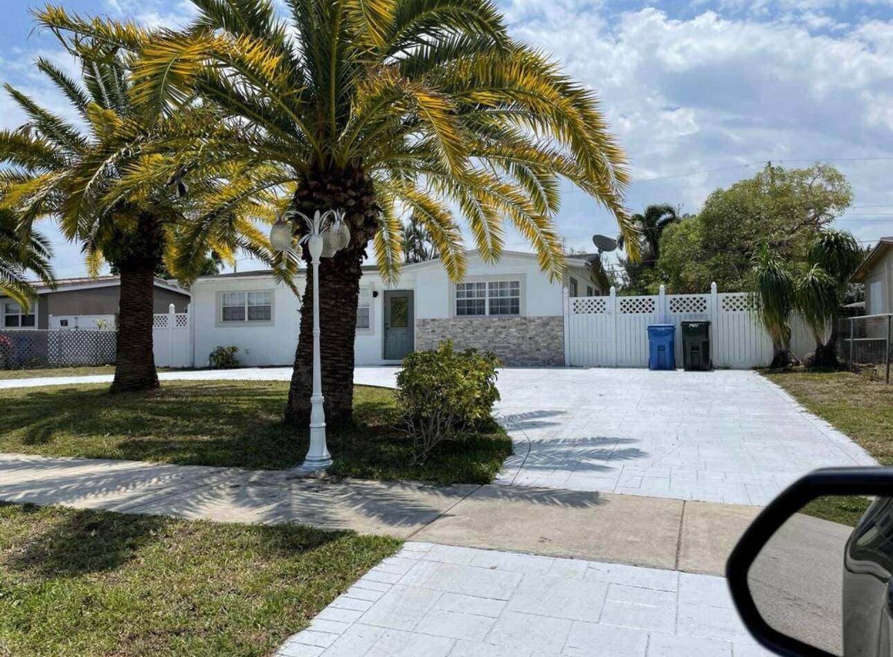 charming 3 2 single family home moving ready well maintained offers the perfect blend of comfort and style with updated kitchen and bathroom, private fence backyard perfect for entertainment or ...