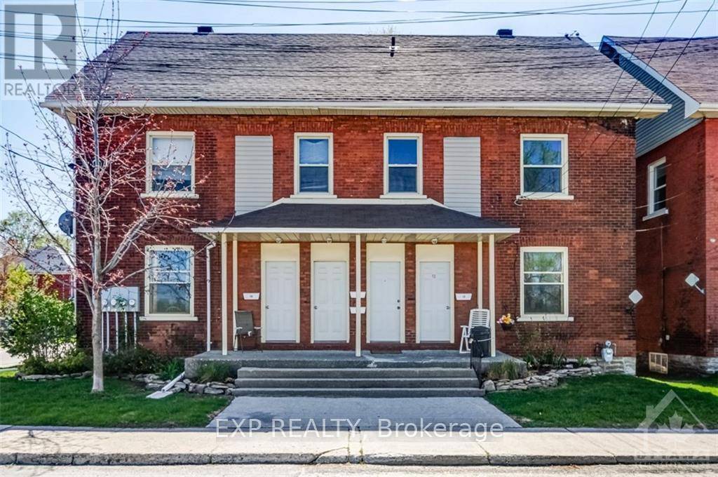 Excellent investment opportunity in the heart of Smiths Falls !